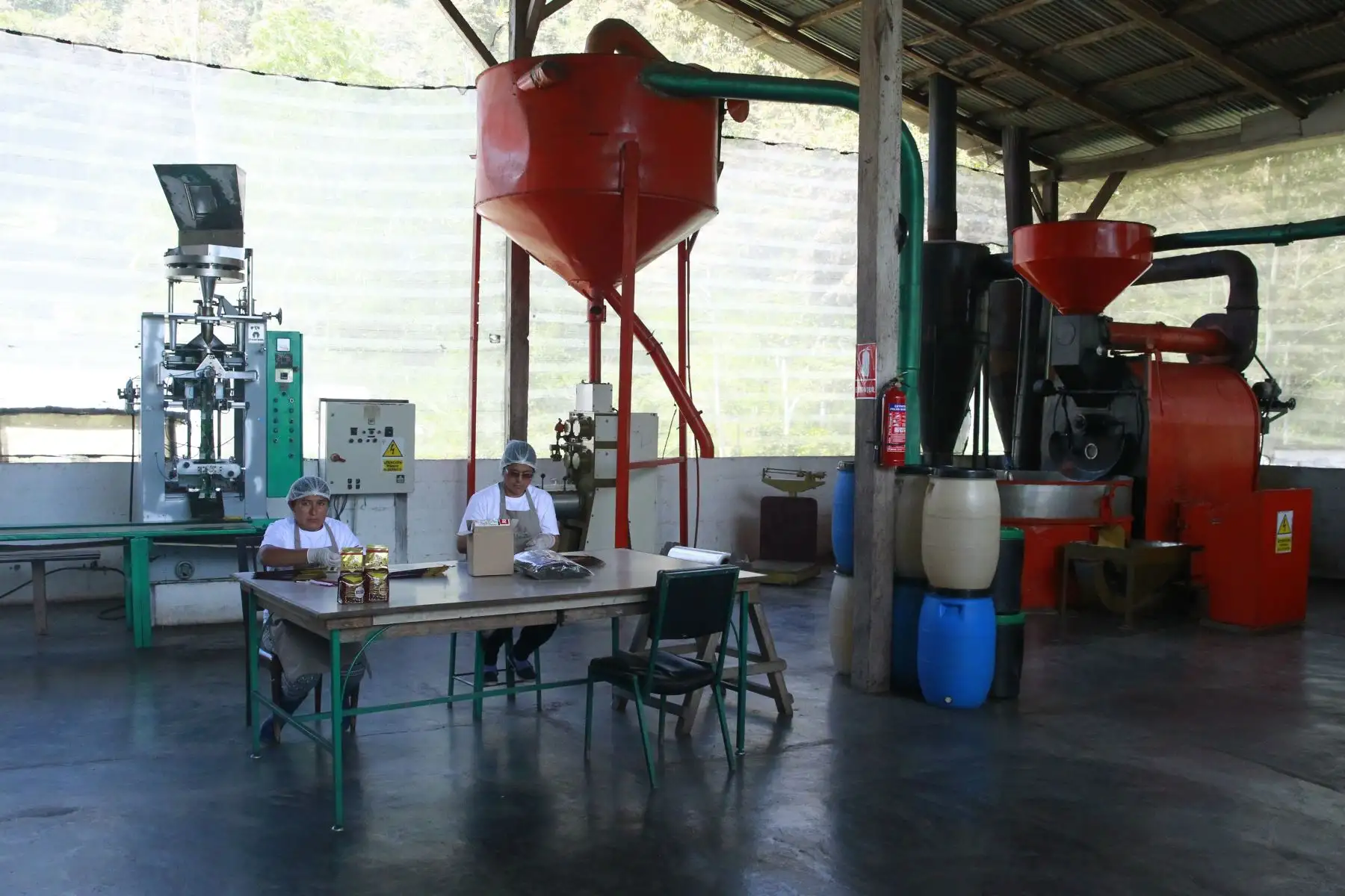 En el día del Café Peruano, visita a las diversas fincas cafetaleras que forman parte del Parque Nacional del Café en la Merced - Chanchamayo. FOTO - ANDINA /Eddy Ramos.