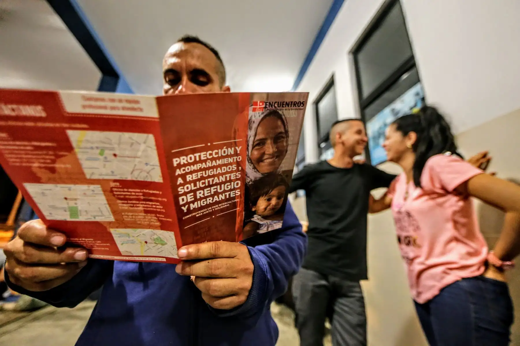 Migrantes venezolanos a la espera del permiso para ingresar a nuestro país, en el Centro Binacional de Atención Fronteriza de Aguas Verdes, Tumbes. Foto: ANDINA/Luis Iparraguirre