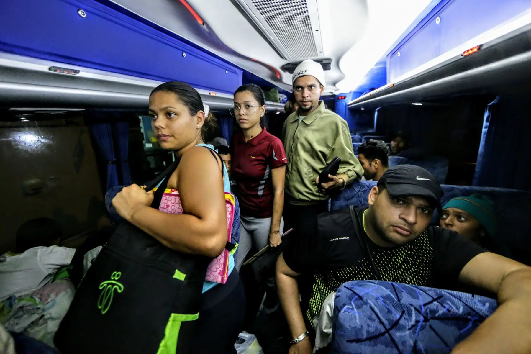 Llegada de los últimos buses que trasladan a venezolanos, minutos antes de el requerimiento de pasaporte obligatorio para su ingreso al Perú. Foto: ANDINA/Luis Iparraguirre