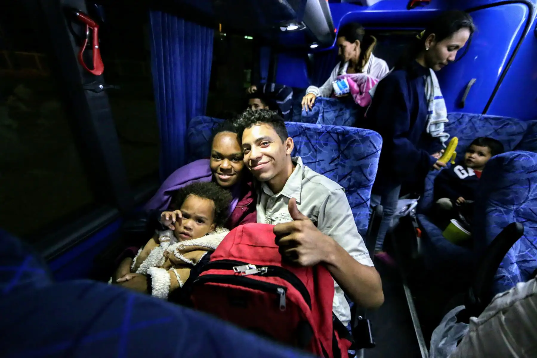 Llegada de los últimos buses que trasladan a venezolanos, minutos antes de el requerimiento de pasaporte obligatorio para su ingreso al Perú. Foto: ANDINA/Luis Iparraguirre