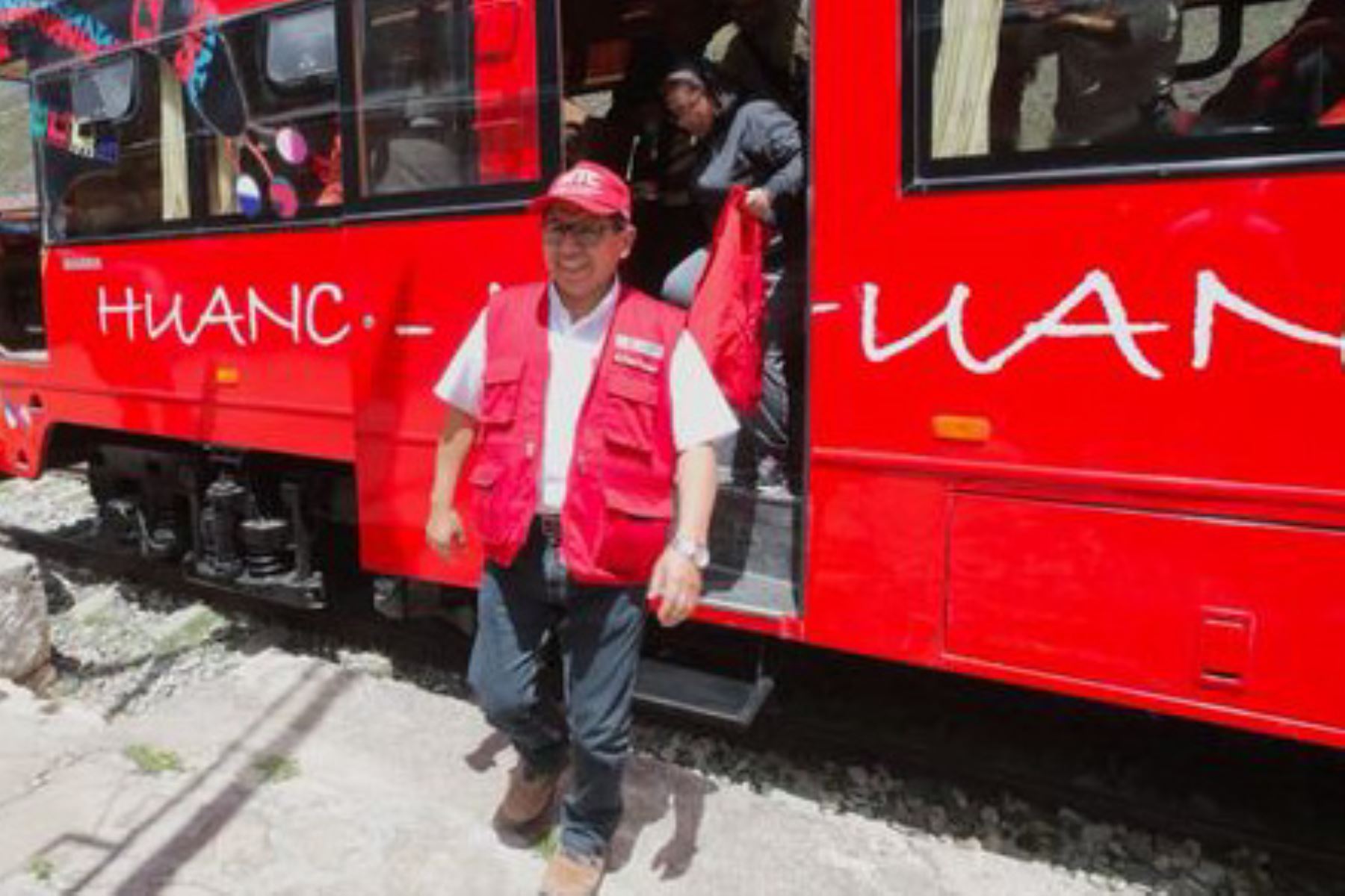 El ministro de Transportes y Comunicaciones Edmer Trujillo estimó que para el primer trimestre del 2019  se entregará la buena pro del proyecto de concesión “Rehabilitación Integral del Ferrocarril Huancayo-Huancavelica”, que demandará una inversión de 280 millones de soles.