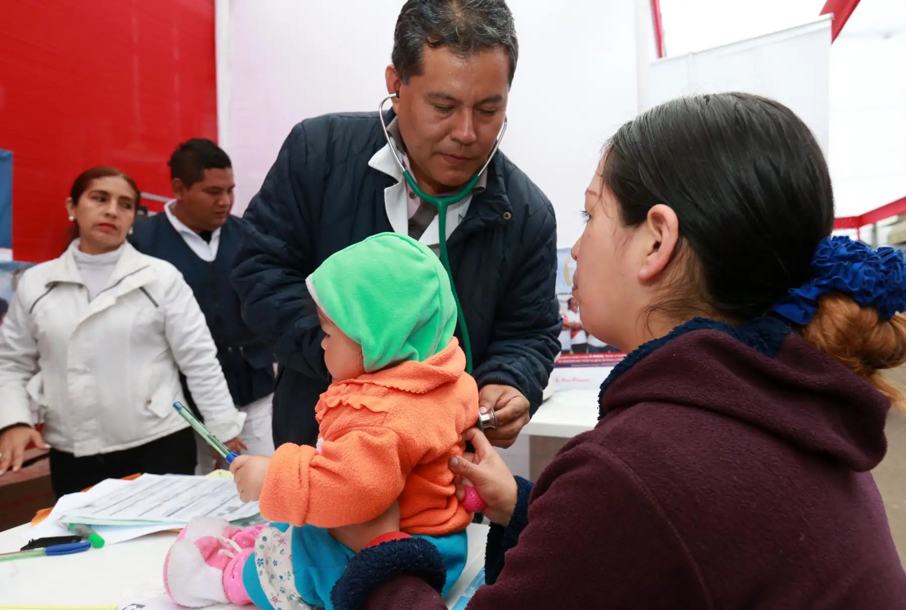 Personal del Minsa, en la Cuarta Jornada Nacional  contra la Anemia en el Agustino. Foto: ANDINA/Norman Córdova