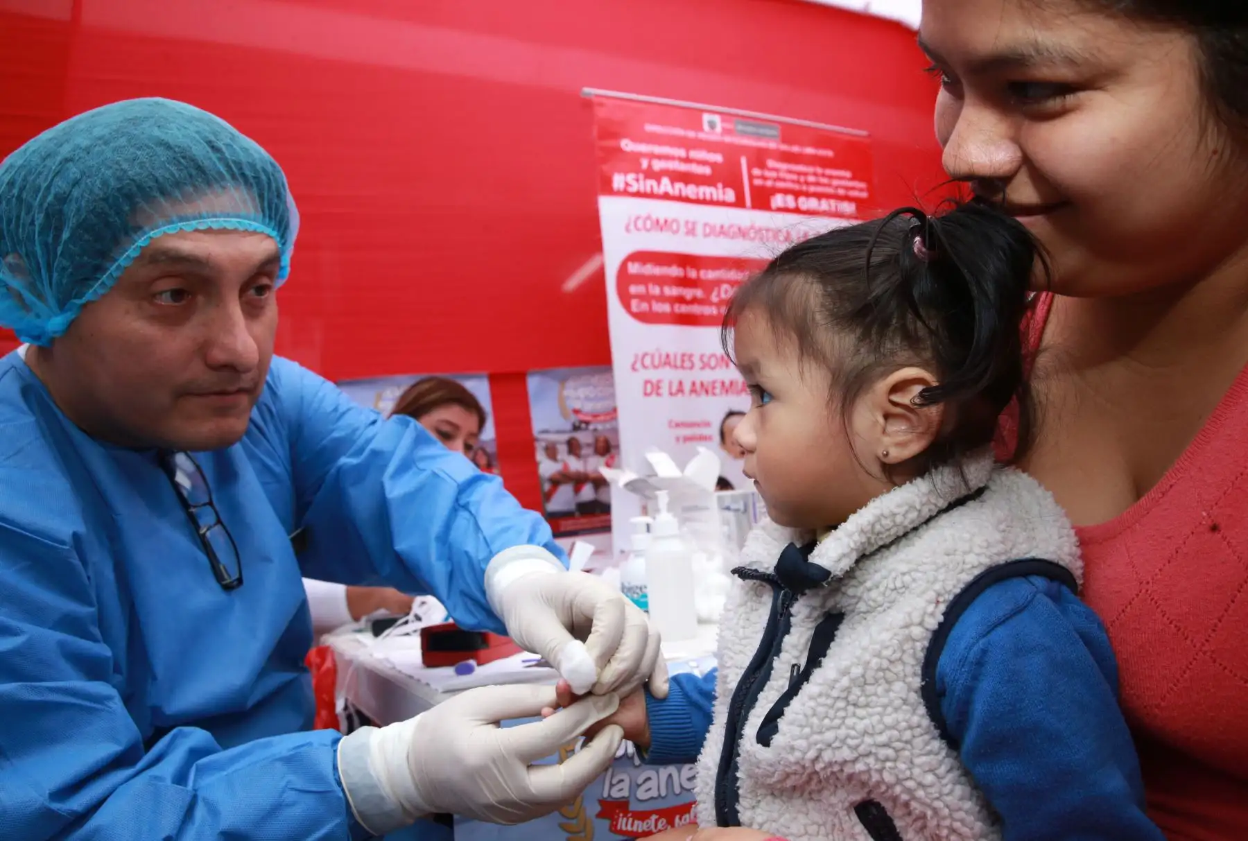 Personal del Minsa, en la Cuarta Jornada Nacional  contra la Anemia en el Agustino. Foto: ANDINA/Norman Córdova