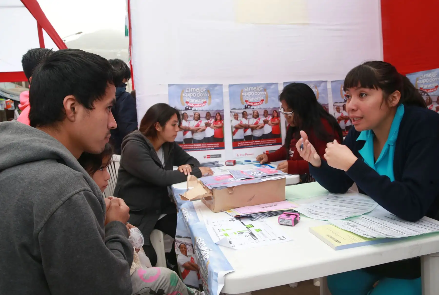 Personal del Minsa, en la Cuarta Jornada Nacional  contra la Anemia en el Agustino. Foto: ANDINA/Norman Córdova