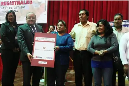 Antes de finalizar el 2018 la meta para la región Arequipa es entregar a la población más de 2,500 títulos de propiedad en coordinación con los municipios provinciales, adelantó el director Ejecutivo del Organismo de Formalización de la Propiedad Informal (Cofopri), César Figueredo Muñoz, y resaltó que en lo que va del año ya se han entregado 600 títulos para la provincia de Arequipa.