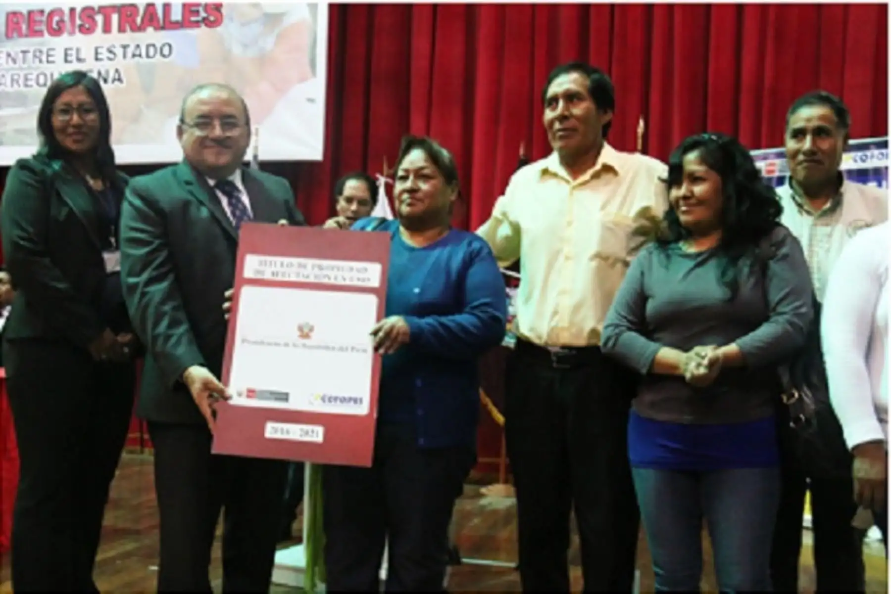Antes de finalizar el 2018 la meta para la región Arequipa es entregar a la población más de 2,500 títulos de propiedad en coordinación con los municipios provinciales, adelantó el director Ejecutivo del Organismo de Formalización de la Propiedad Informal (Cofopri), César Figueredo Muñoz, y resaltó que en lo que va del año ya se han entregado 600 títulos para la provincia de Arequipa.