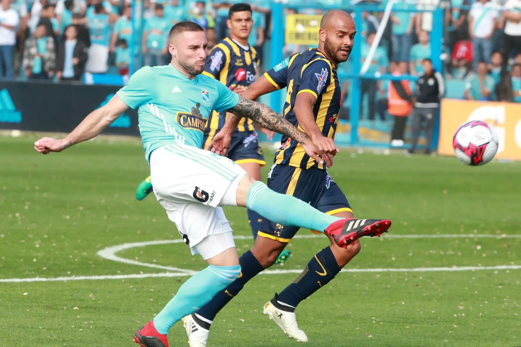Cristal sacó lustre a su título de campeón al vencer 2-1 a Sport Rosario. Foto: ANDINA/Vidal Tarqui