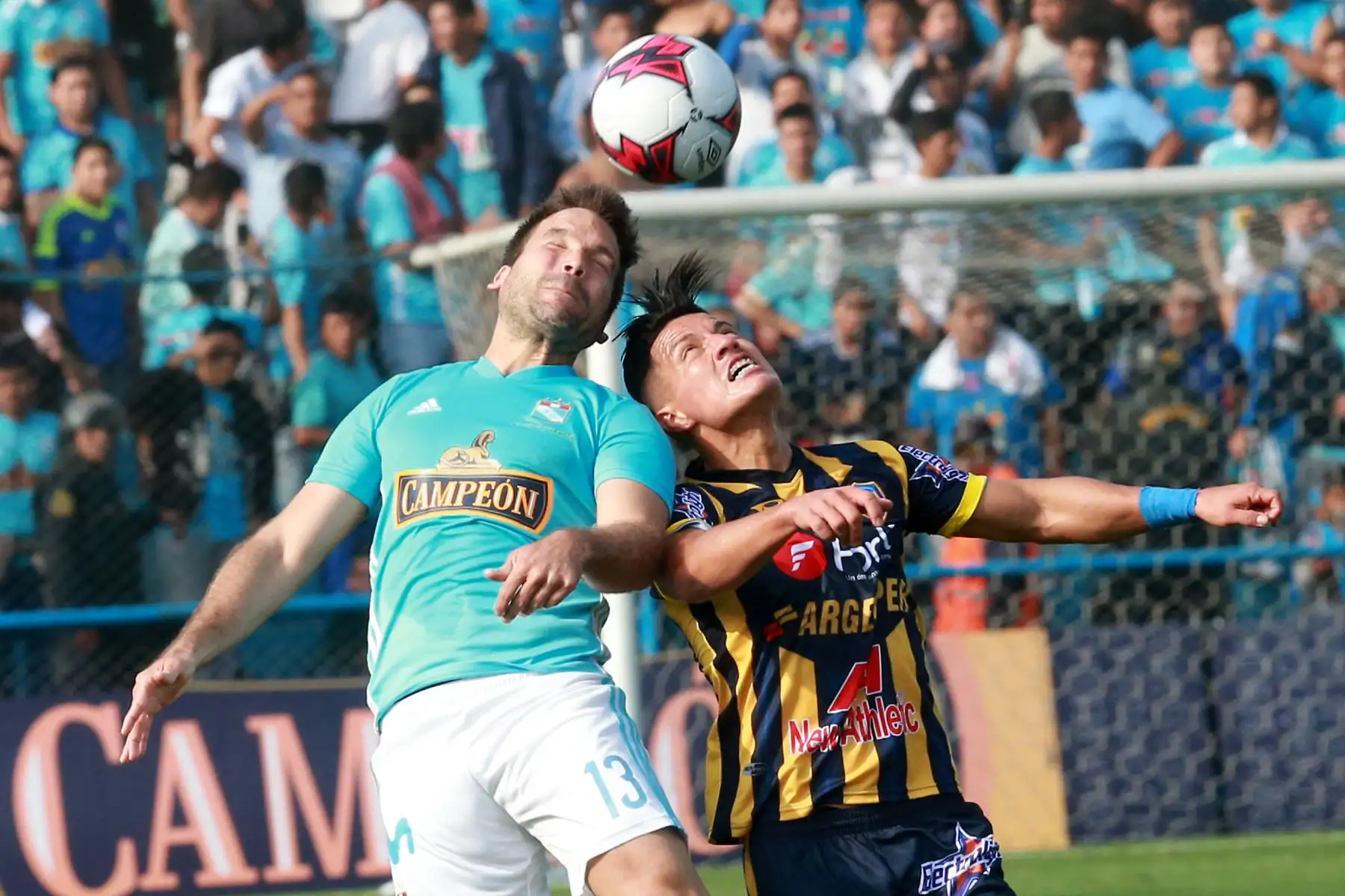 Cristal sacó lustre a su título de campeón al vencer 2-1 a Sport Rosario. Foto: ANDINA/Vidal Tarqui