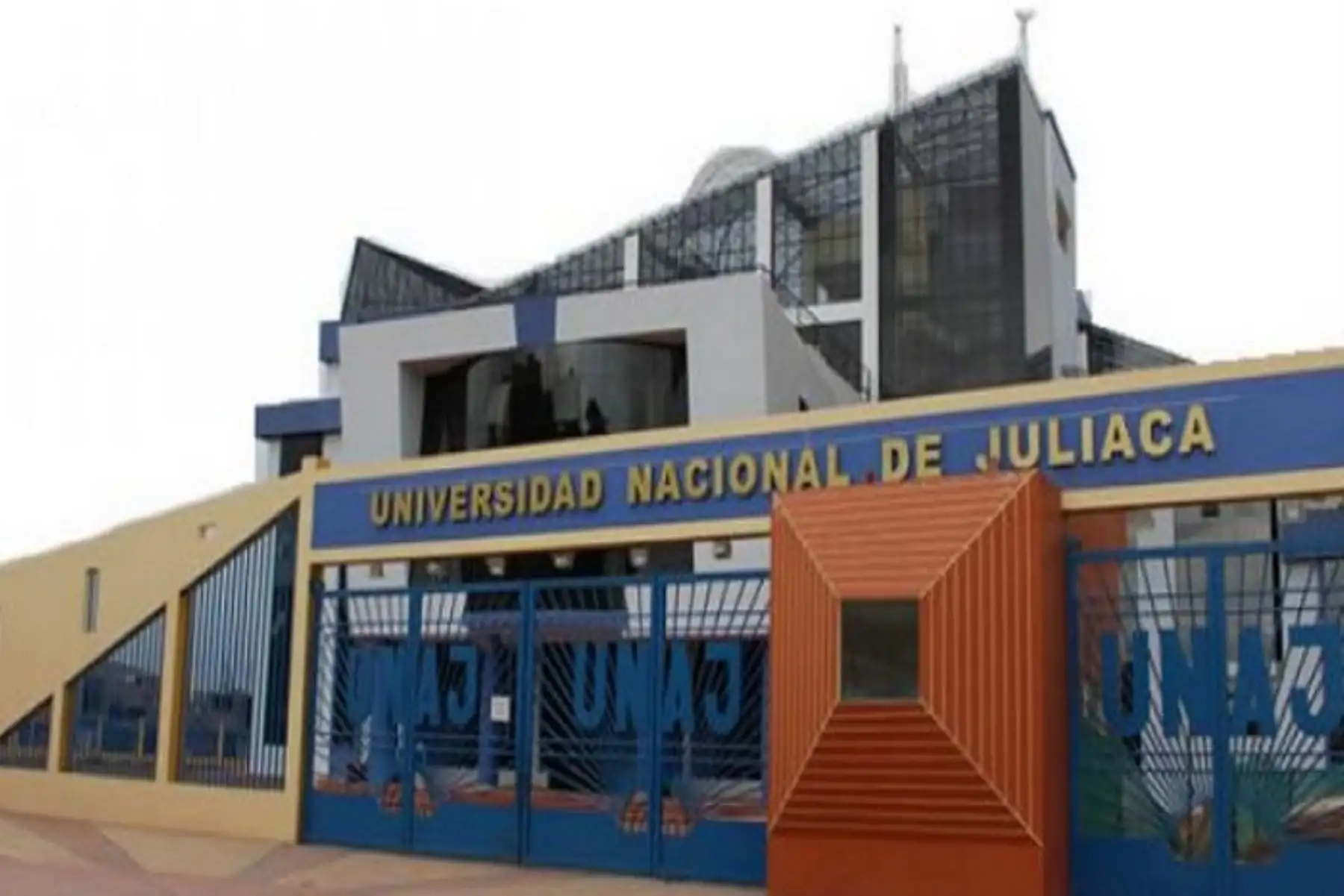 La comisión de la Oficina Regional del Indecopi (ORI) en Puno declaró barreras burocráticas ilegales a diferentes requisitos que la Unaj exigía para otorgar grados y títulos académicos, por lo que le ordenó su inaplicación, con efectos generales. Foto: ANDINA/difusión.