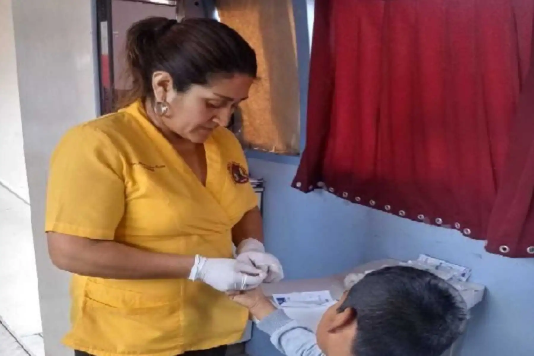 Autoridades realizan tamizajes en colegios de Chimbote para detectar anemia