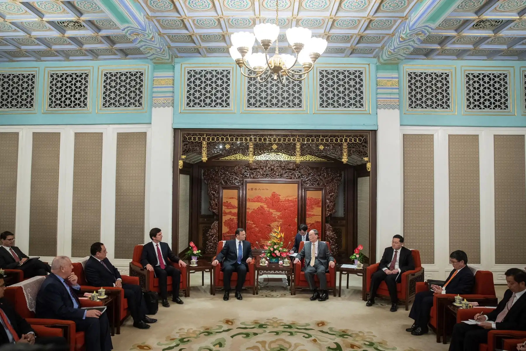 El vicepresidente de China, Wang Qishan (R), y el canciller peruano, Néstor Popolizio, se reúnen en el Zhongnanhai Leadership Compound en Beijing el 27 de agosto de 2018.Foto:AFP