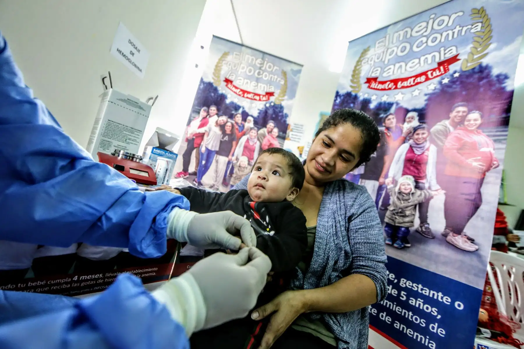 El trabajo articulado que realiza el programa Juntos para combatir la anemia entre sus hogares afiliados permitió que el 77% de los niños menores de 3 años que se realizaron el examen de anemia se encuentran libres de esta enfermedad, reveló hoy el director ejecutivo de dicho programa social del Midis, Pablo Solís Vargas. ANDINA/Luis Iparraguirre