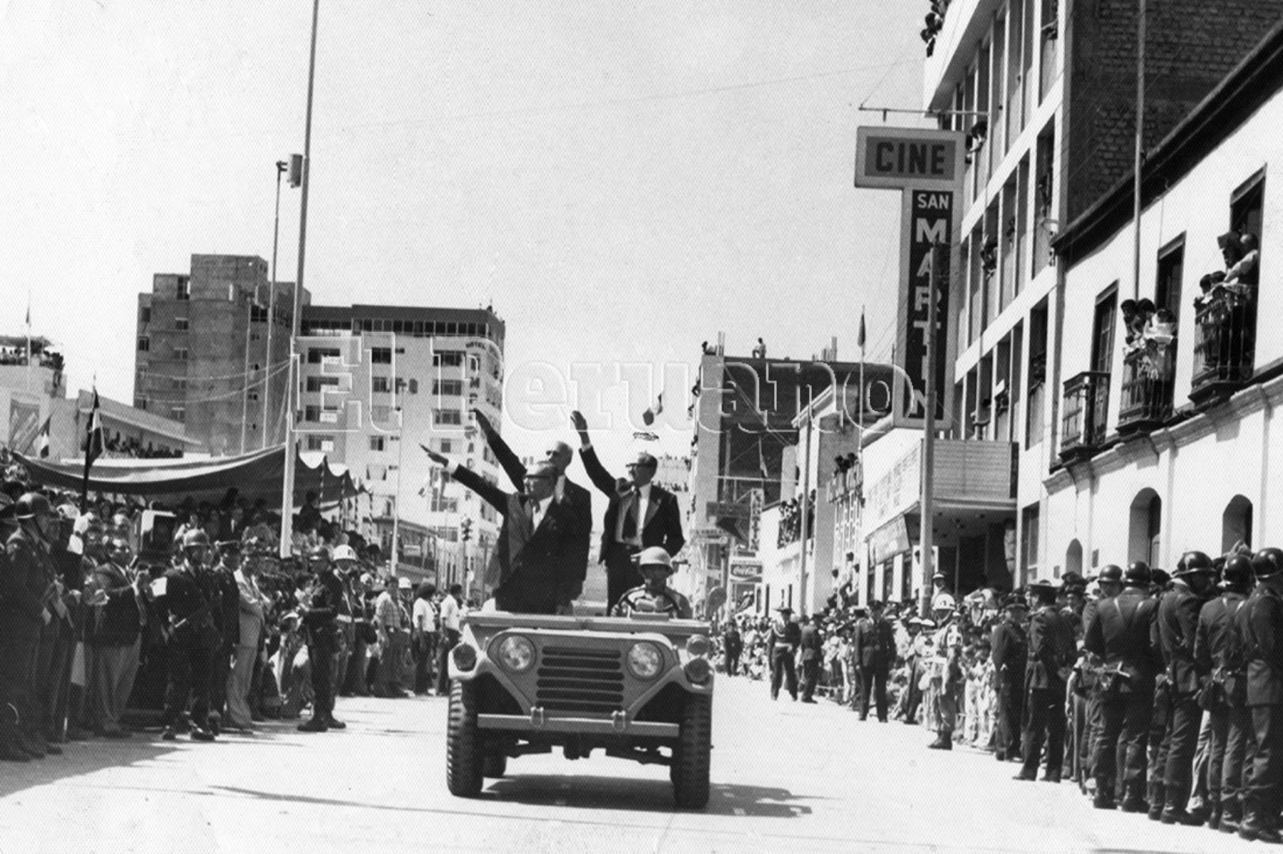 Enrique Venegas, Alfredo Chamorro  e Hipólito Castrillón, integrantes del Glorioso Regimiento de Caballería "Húsares de Junín" N° 1 que recibieron la ciudad y formaron la primera guarnición militar en Tacna el 28 de agosto de 1929 (Tacna, 1979). Foto: Archivo Histórico de EL PERUANO