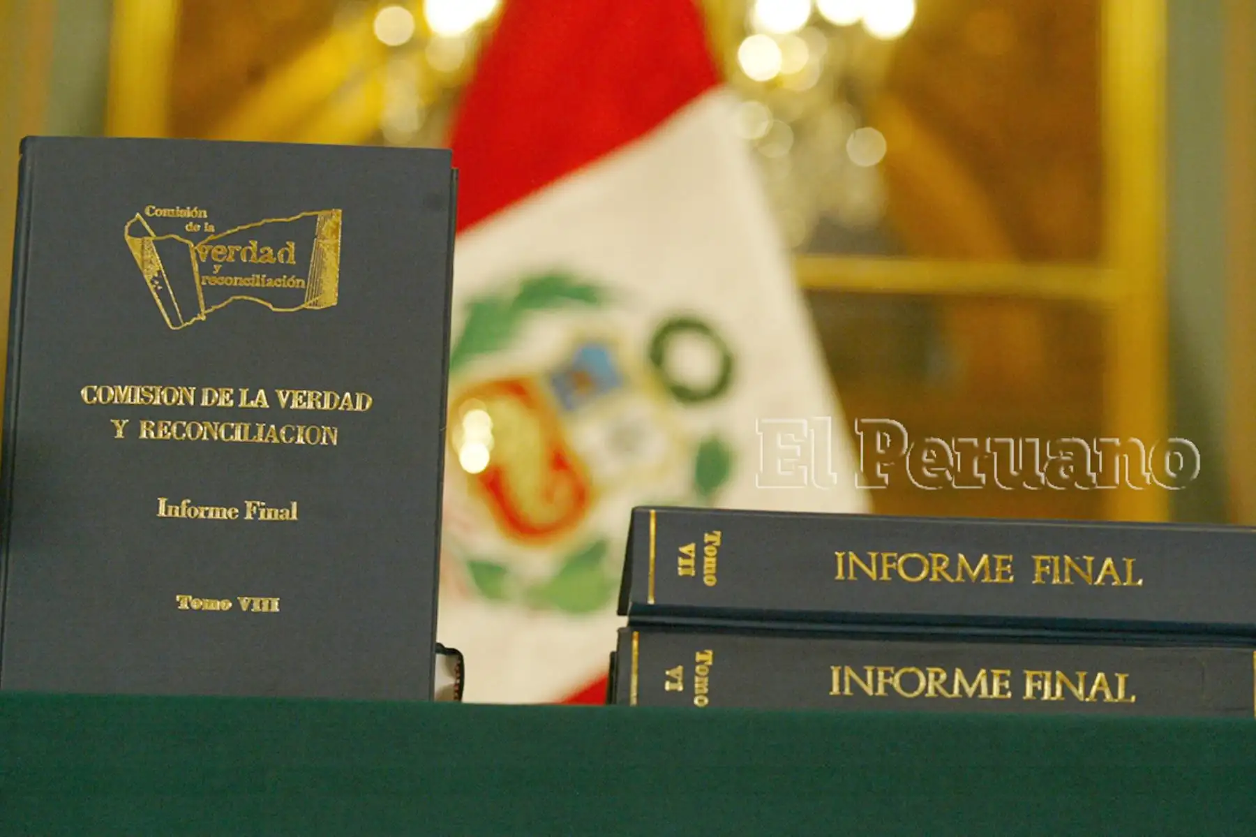 Presentación del informe final de la Comisión de la Verdad (Lima, 2003). Foto: Diario Oficial EL PERUANO / Jack Ramón