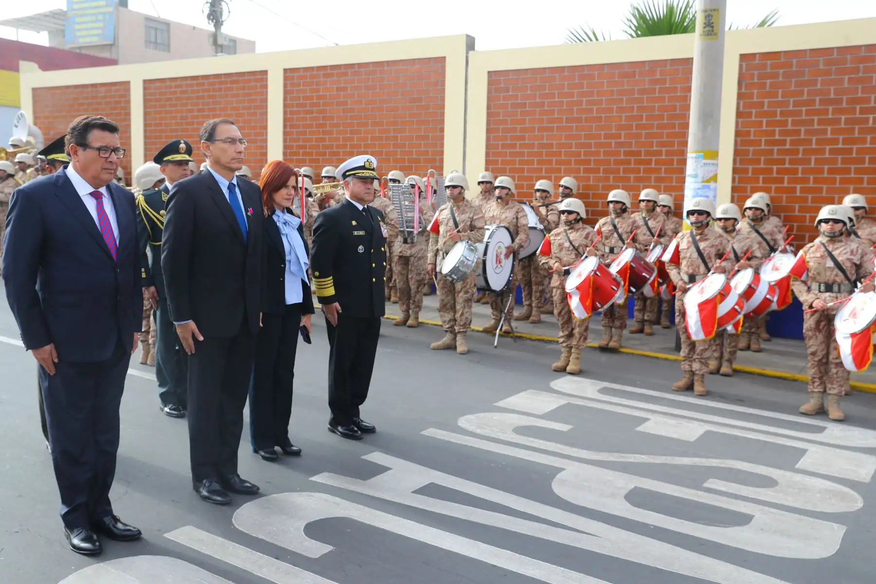Jefe del Estado, Martín Vizcarra, asiste a la ceremonia en homenaje a la mujer tacneña en el marco del 89° aniversario de reincorporación de Tacna. Foto: ANDINA/Prensa Presidencia