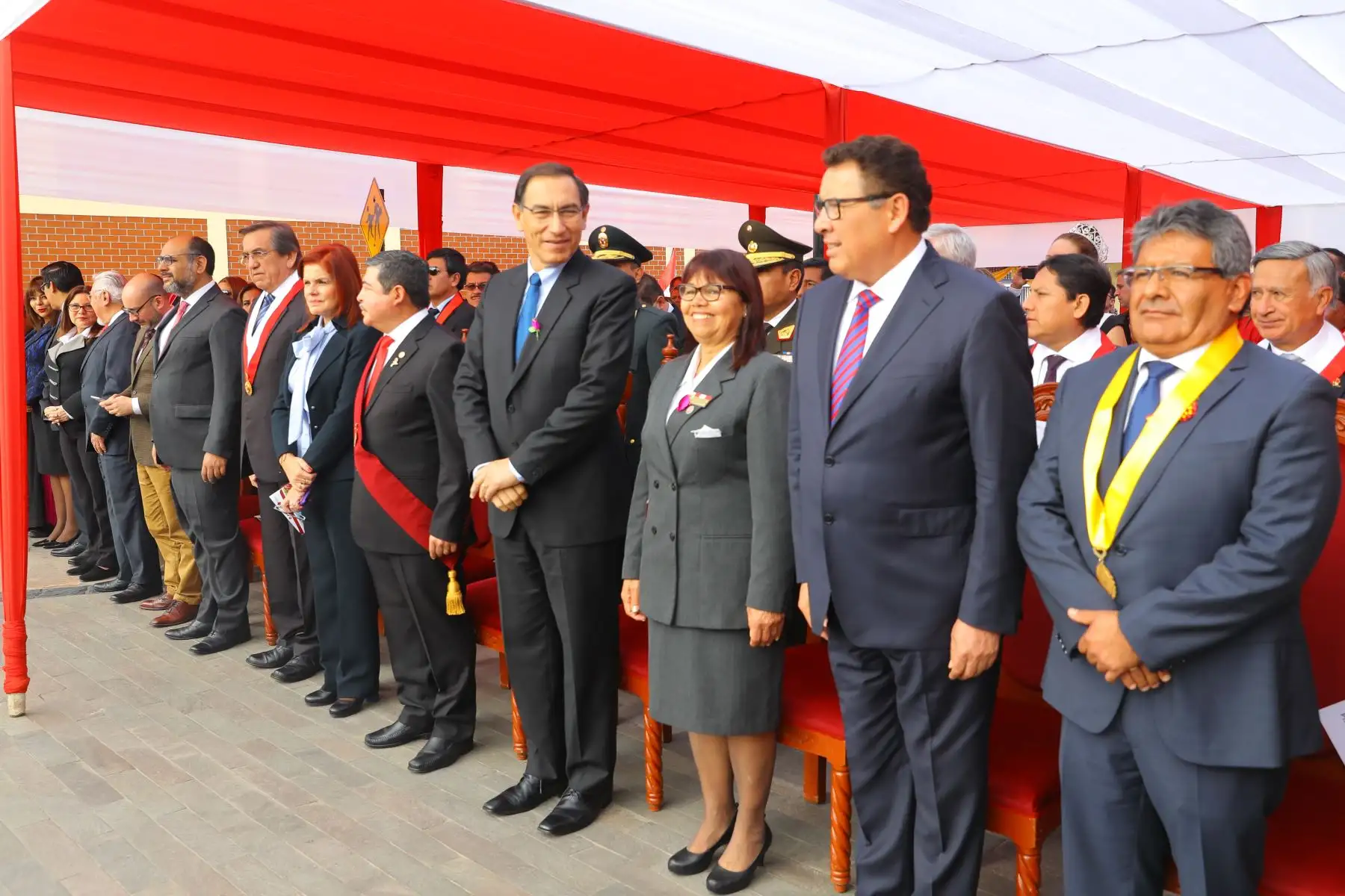 Jefe del Estado, Martín Vizcarra, asiste a la ceremonia en homenaje a la mujer tacneña en el marco del 89° aniversario de reincorporación de Tacna. Foto: ANDINA/Prensa Presidencia