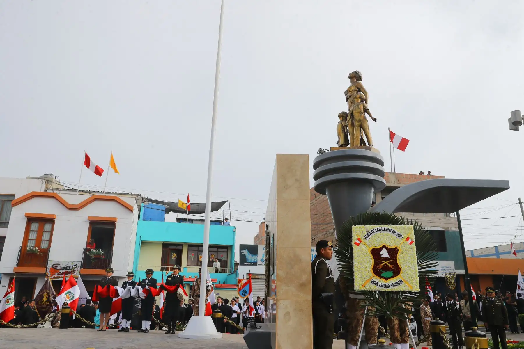 Jefe del Estado, Martín Vizcarra, asiste a la ceremonia en homenaje a la mujer tacneña en el marco del 89° aniversario de reincorporación de Tacna. Foto: ANDINA/Prensa Presidencia