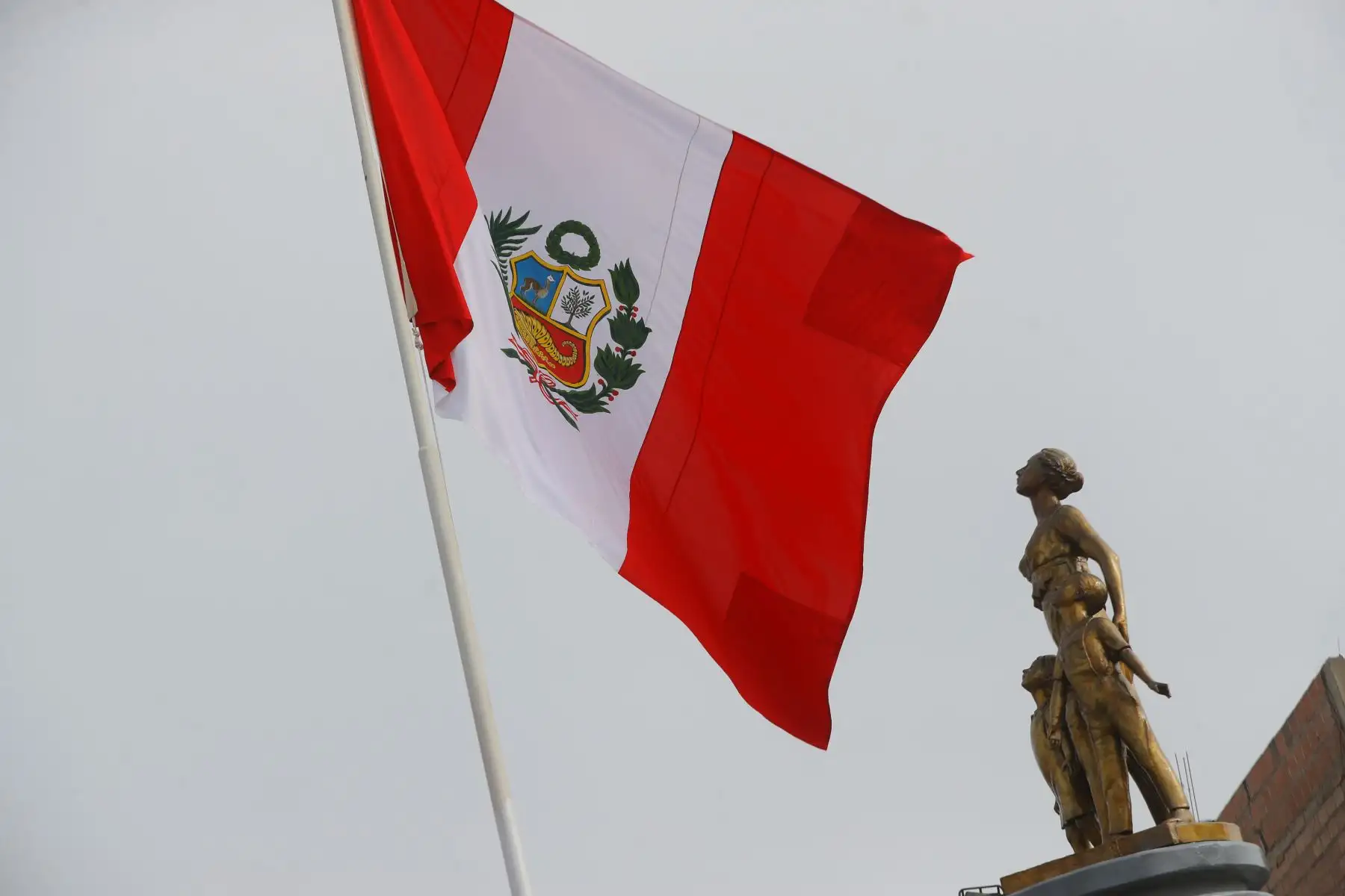Jefe del Estado, Martín Vizcarra, asiste a la ceremonia en homenaje a la mujer tacneña en el marco del 89° aniversario de reincorporación de Tacna. Foto: ANDINA/Prensa Presidencia