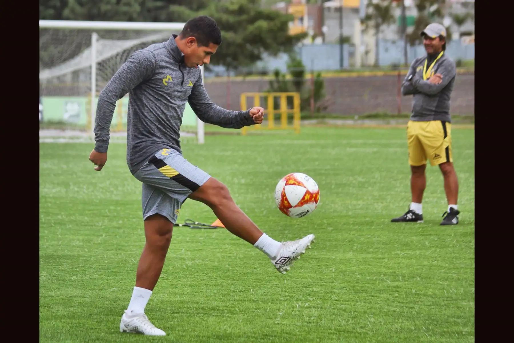 Edison Flores se puso de inmediato a las órdenes del cuerpo técnico del Monarca Morelia. Foto:Monarca Morelia