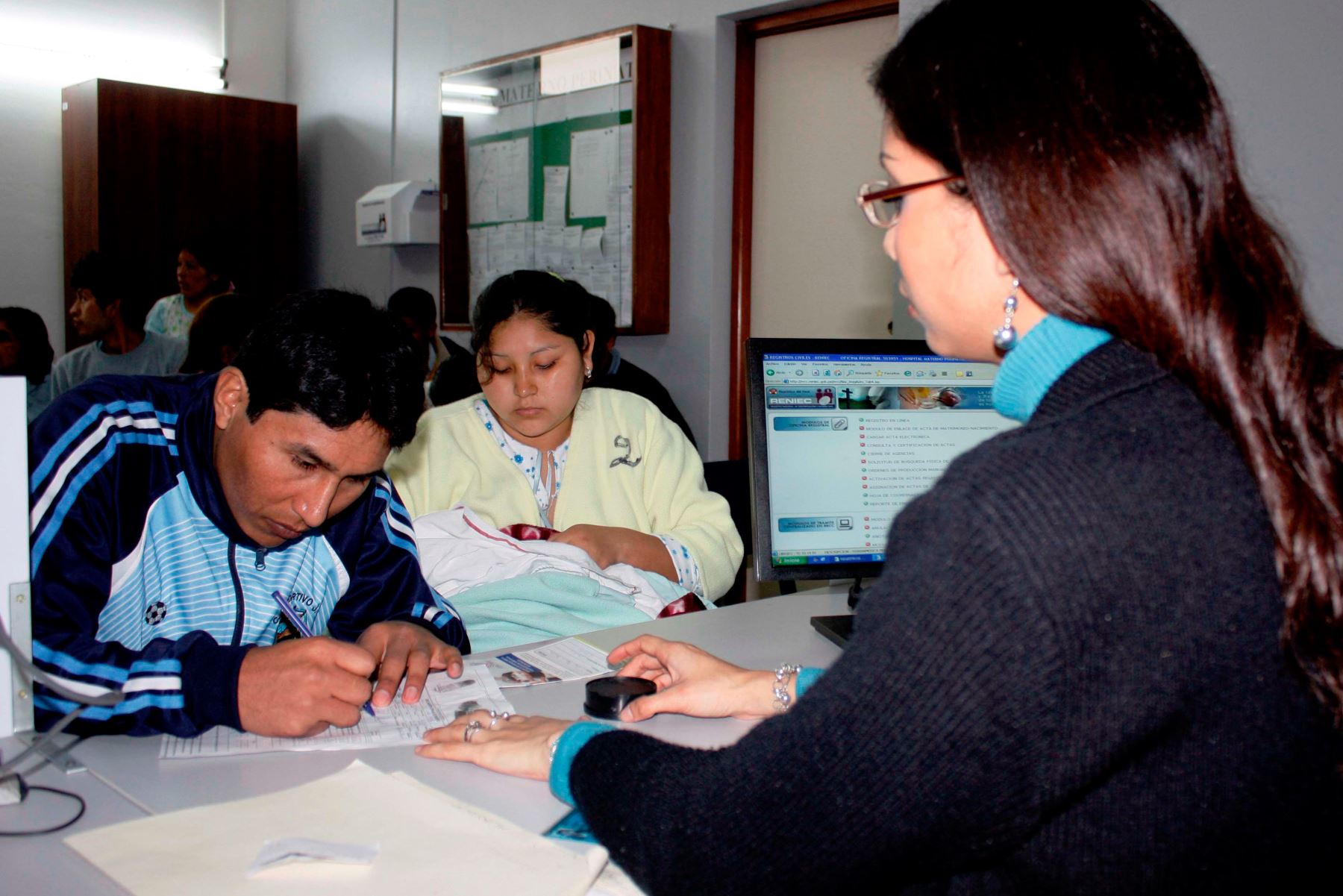 Hijo nacido fuera del matrimonio podrá ser registrado por su padre |  Noticias | Agencia Peruana de Noticias Andina