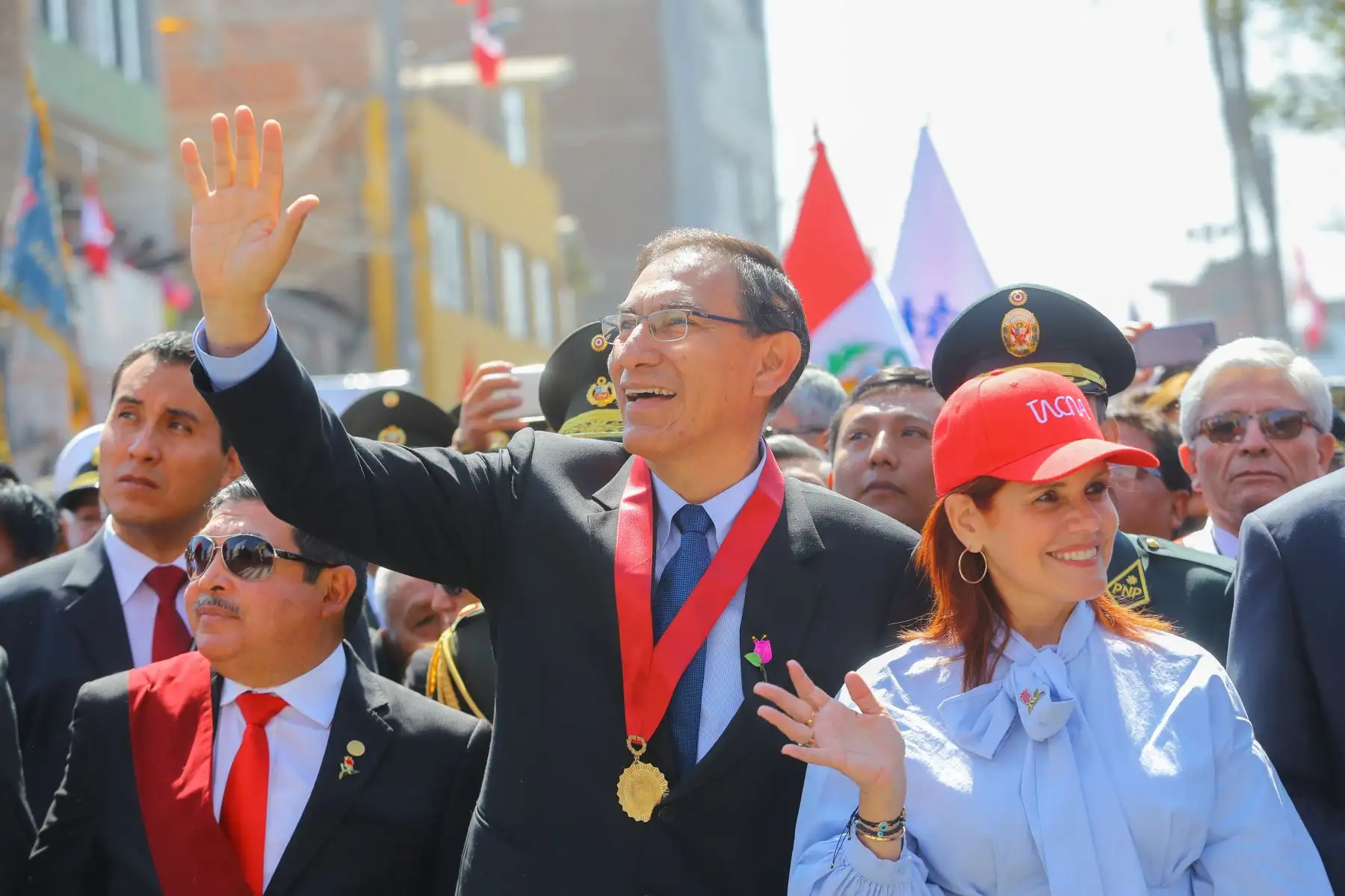 Jefe de Estado, Martín Vizcarra, participa en la Solemne Procesión de la Bandera Nacional en Tacna, en el marco del 89° aniversario de reincorporación de la ciudad heroica. Foto: ANDINA/Prensa Presidencia