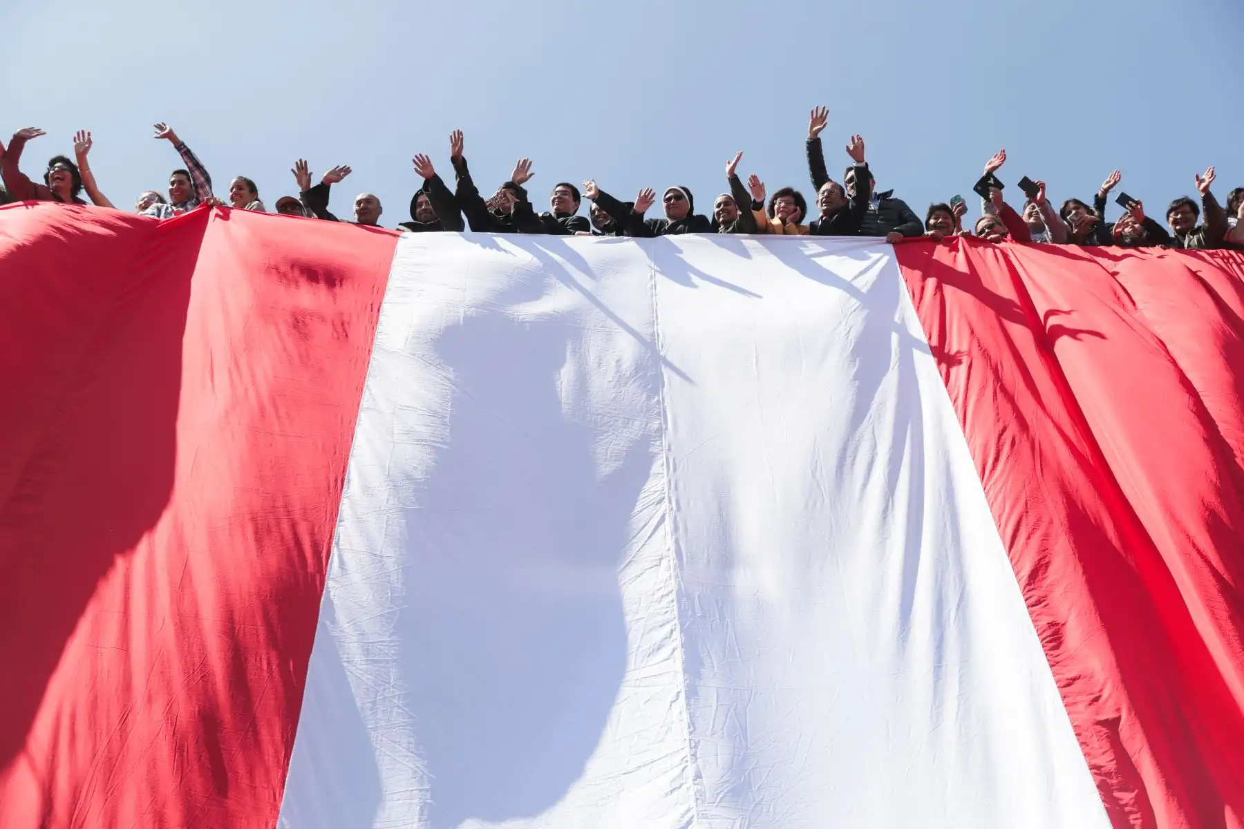 Jefe de Estado, Martín Vizcarra, participa en la Solemne Procesión de la Bandera Nacional en Tacna, en el marco del 89° aniversario de reincorporación de la ciudad heroica. Foto: ANDINA/Prensa Presidencia
