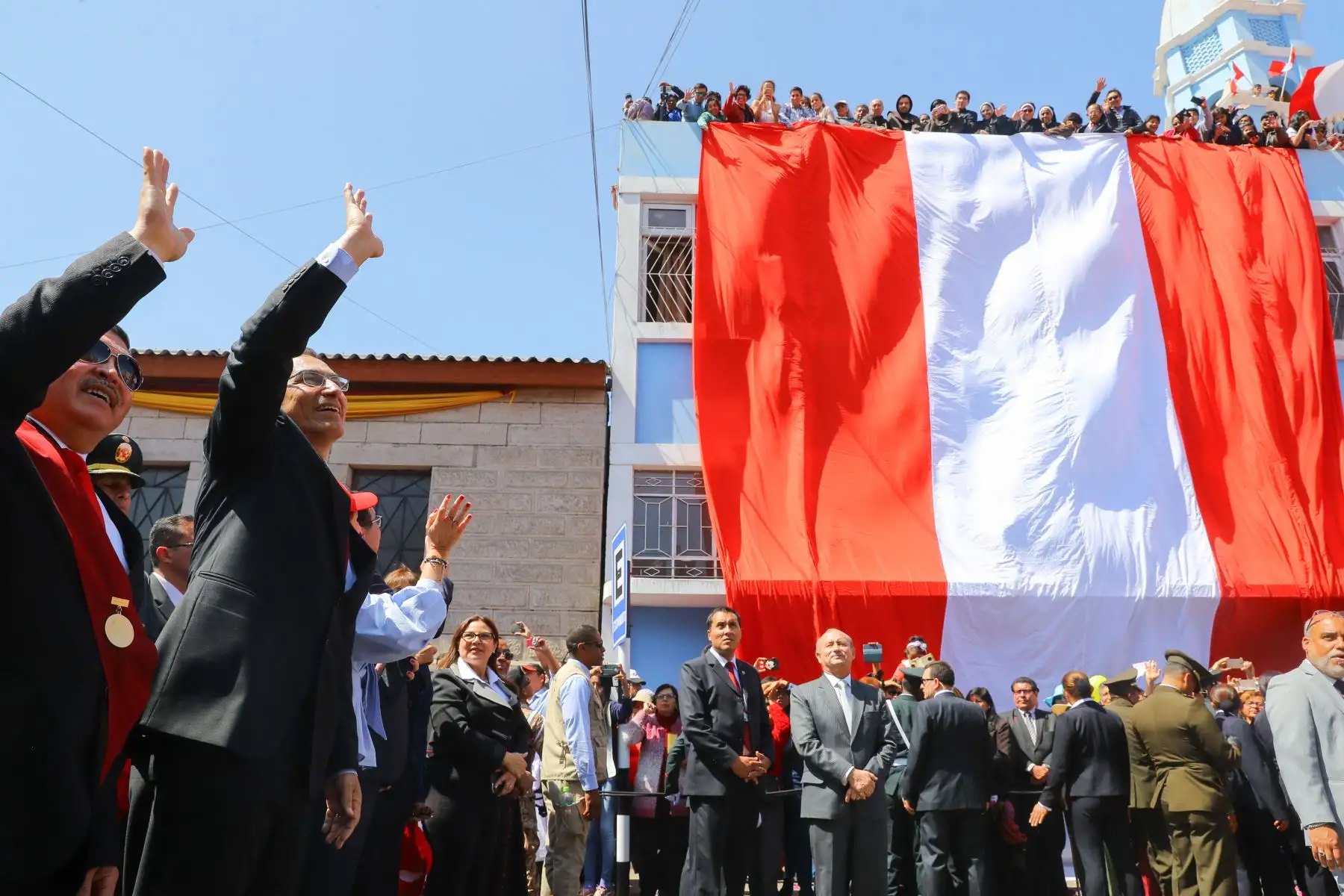 Jefe de Estado, Martín Vizcarra, participa en la Solemne Procesión de la Bandera Nacional en Tacna, en el marco del 89° aniversario de reincorporación de la ciudad heroica. Foto: ANDINA/Prensa Presidencia