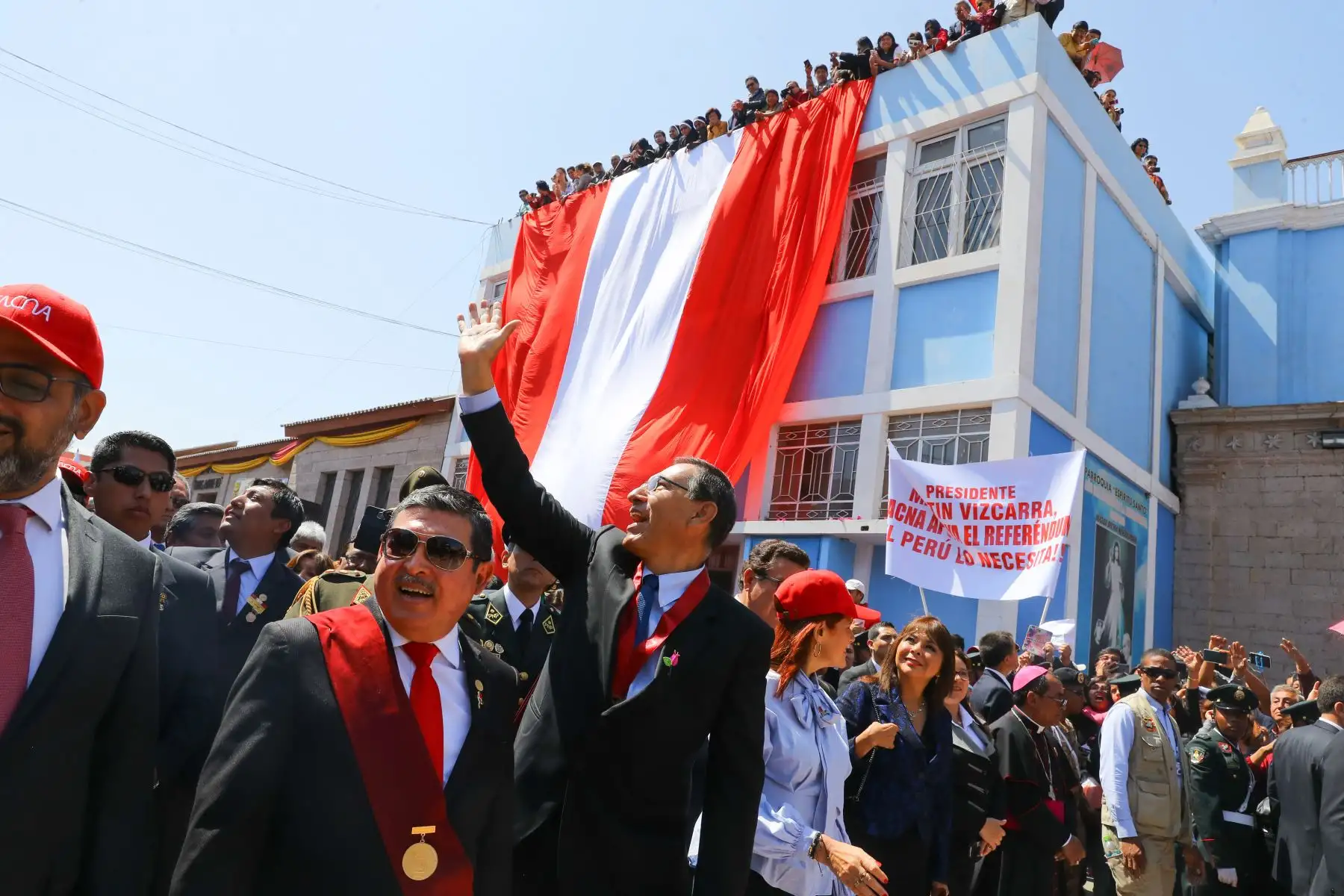 Jefe de Estado, Martín Vizcarra, participa en la Solemne Procesión de la Bandera Nacional en Tacna, en el marco del 89° aniversario de reincorporación de la ciudad heroica. Foto: ANDINA/Prensa Presidencia