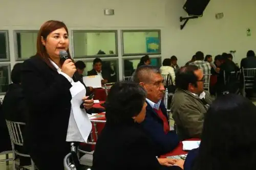 Dinámicas grupales y ejercicios de motivación fueron las herramientas que se utilizaron en el taller que el Ministerio de Transportes y Comunicaciones (MTC) dicta en Lima, a través del Consejo Nacional de Seguridad Vial, a representantes de gobiernos regionales con el objetivo de fortalecer sus capacidades para la promoción de la seguridad vial.
