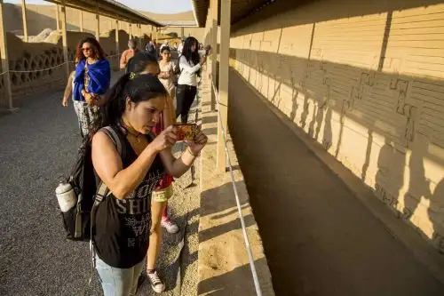 La Dirección Desconcentrada de Cultura de La Libertad estimó que durante el próximo feriado largo, desde el 30 de agosto hasta el 2 de setiembre, aumentarán los visitantes al circuito turístico del complejo arqueológico Chan Chan, que comprende el Museo de Sitio, el conjunto amurallado Nik An, y las huacas Arco Iris y Esmeralda.