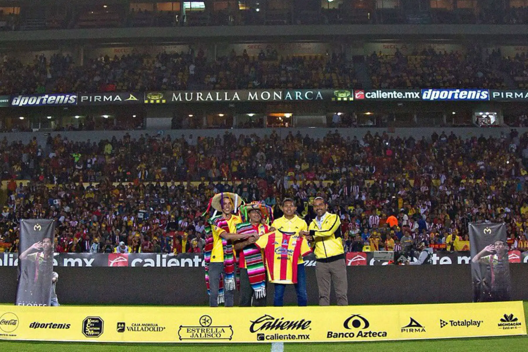 El jugador peruano,Edison Flores, fue presentado en el club Monarca Morelia de Mexico. Foto: ANDINA/Monarca Morelia