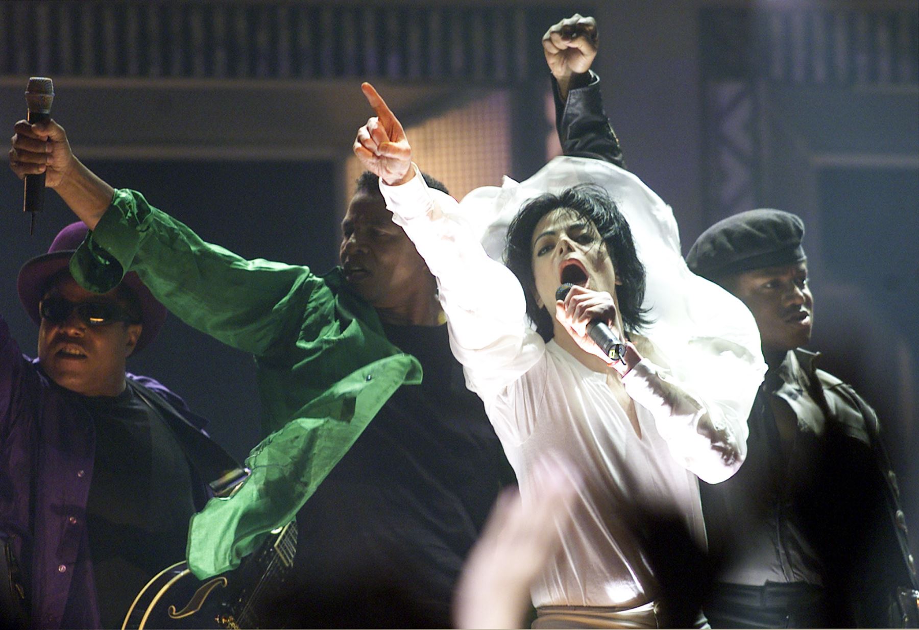 Michael Jackson, se presenta con sus hermanos en el Madison Square Garden en Nueva York durante su primer concierto en once años el 7 de septiembre de 2001. Foto: AFP