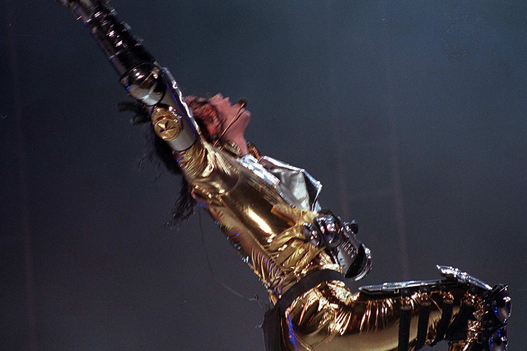 La estrella de rock estadounidense Michael Jackson abre la etapa sudafricana de su gira de Historia en Ciudad del Cabo. Foto: AFP