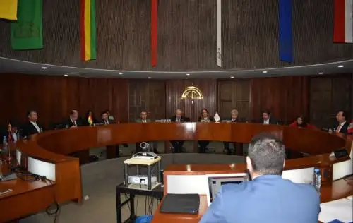 Autoridades migratorias de la Comunidad Andina se reúnen de emergencia en Lima para tratar migración venezolana.