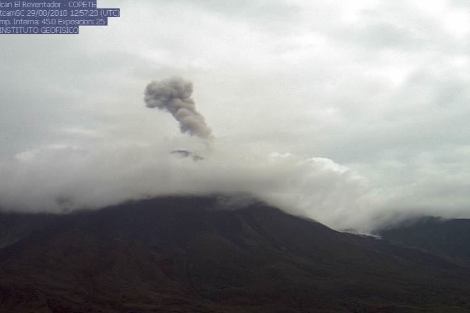 Volcán Reventador de Ecuador Foto: @IGecuador/Twitter