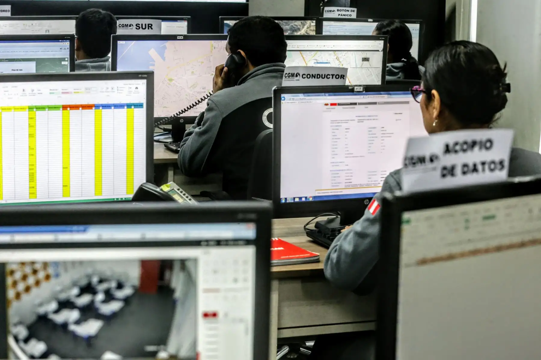 Gracias a su Centro de Gestión y Monitoreo, la SUTRAN cuenta con un registro en tiempo real del recorrido de los buses y camiones que tienen con dispositivos GPS. Este sistema permite reforzar el control de los vehículos, garantizando un viaje seguro para todos. Foto: ANDINA/Luis Iparraguirre
