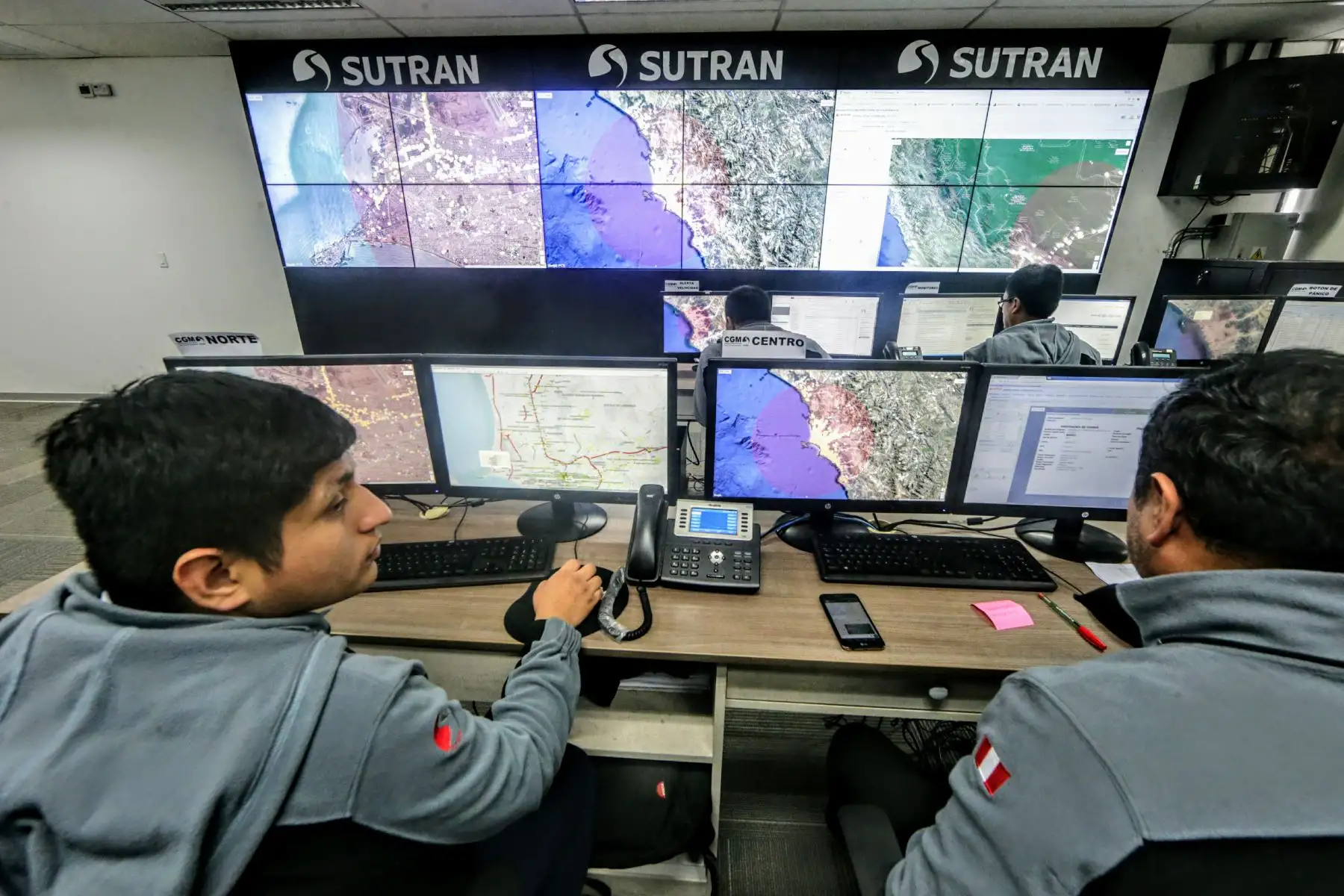 Gracias a su Centro de Gestión y Monitoreo, la SUTRAN cuenta con un registro en tiempo real del recorrido de los buses y camiones que tienen con dispositivos GPS. Este sistema permite reforzar el control de los vehículos, garantizando un viaje seguro para todos. Foto: ANDINA/Luis Iparraguirre