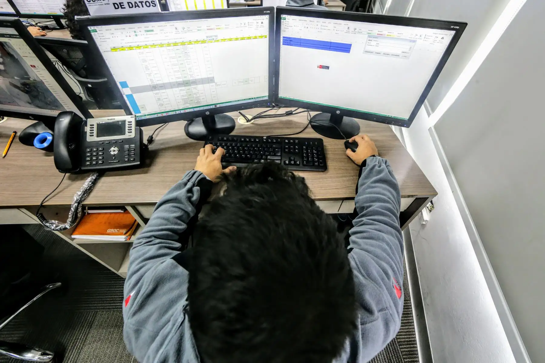 Gracias a su Centro de Gestión y Monitoreo, la SUTRAN cuenta con un registro en tiempo real del recorrido de los buses y camiones que tienen con dispositivos GPS. Este sistema permite reforzar el control de los vehículos, garantizando un viaje seguro para todos. Foto: ANDINA/Luis Iparraguirre