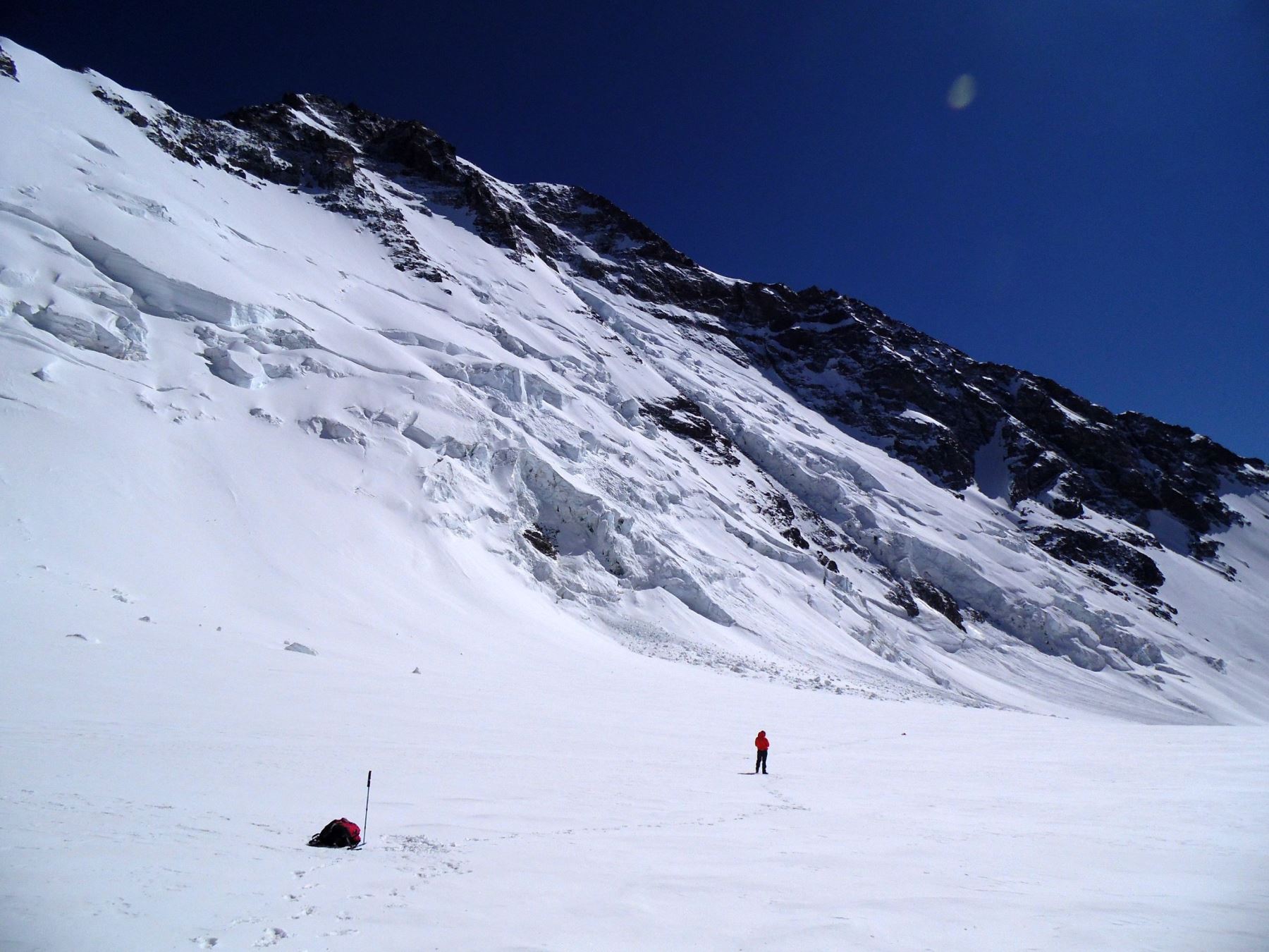 Científicos que trabajan en el glaciar Cerro Bologna en la región metropolitana de Santiago, Chile Foto: AFP