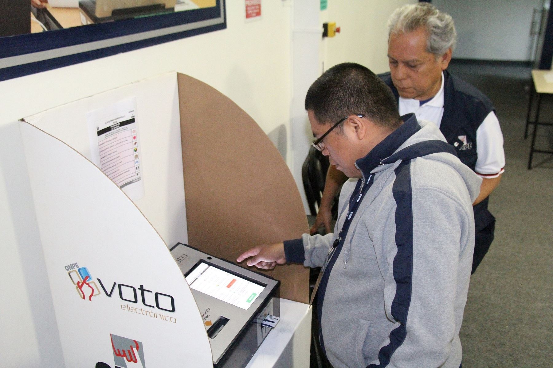 Capacitación de la ONPE en Voto Electrónico Presencial.