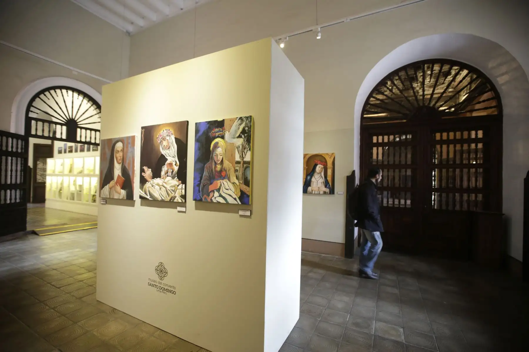 Varios lienzos de santa rosa de Lima se exhiben en el convento. Foto: ANDINA/Melina Mejía.