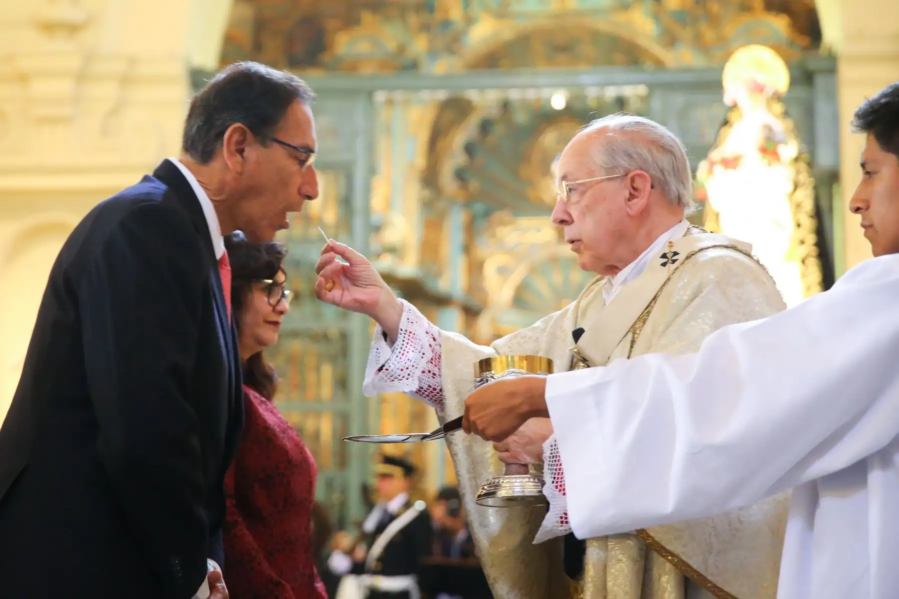 Presidente de la República, Martín Vizcarra, asiste a misa en homenaje a santa Rosa de Lima, en la Basílica Catedral. Foto: ANDINA/Prensa Presidencia.