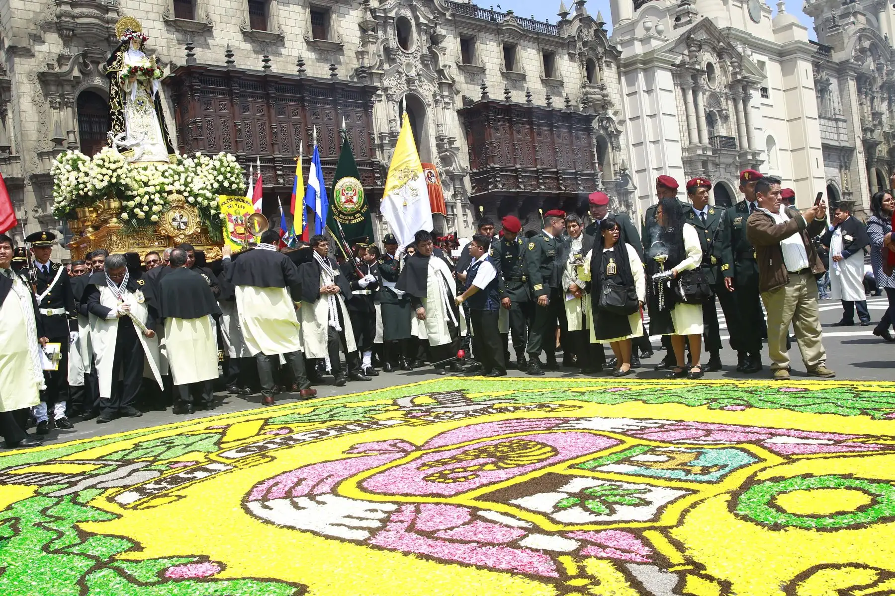 Procesión de santa Rosa de Lima, patrona del Perú, América  y las Filipinas, recorre las principales calles de Lima. Foto: ANDINA/Eddy Ramos.