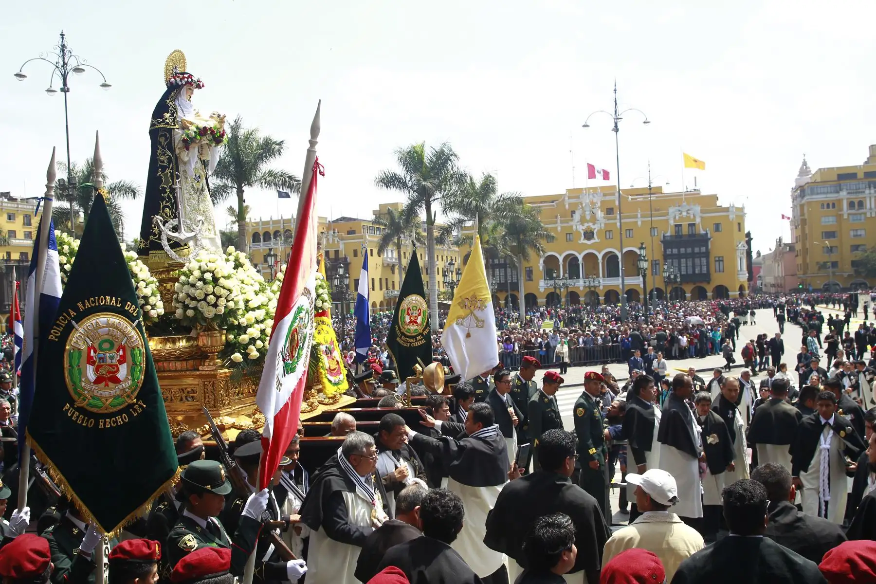 Procesión de santa Rosa de Lima, patrona del Perú, América  y las Filipinas, recorre las principales calles de Lima. Foto: ANDINA/Eddy Ramos.