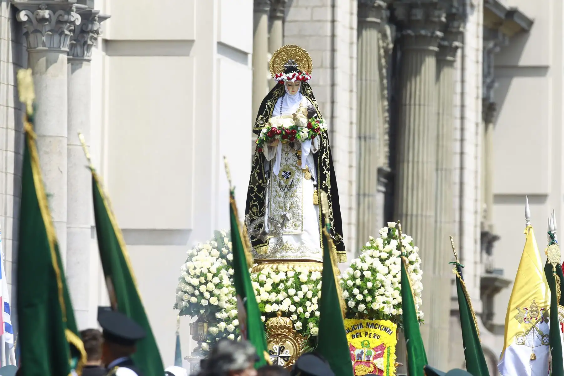 Procesión de santa Rosa de Lima, patrona del Perú, América  y las Filipinas, recorre las principales calles de Lima. Foto: ANDINA/Eddy Ramos.