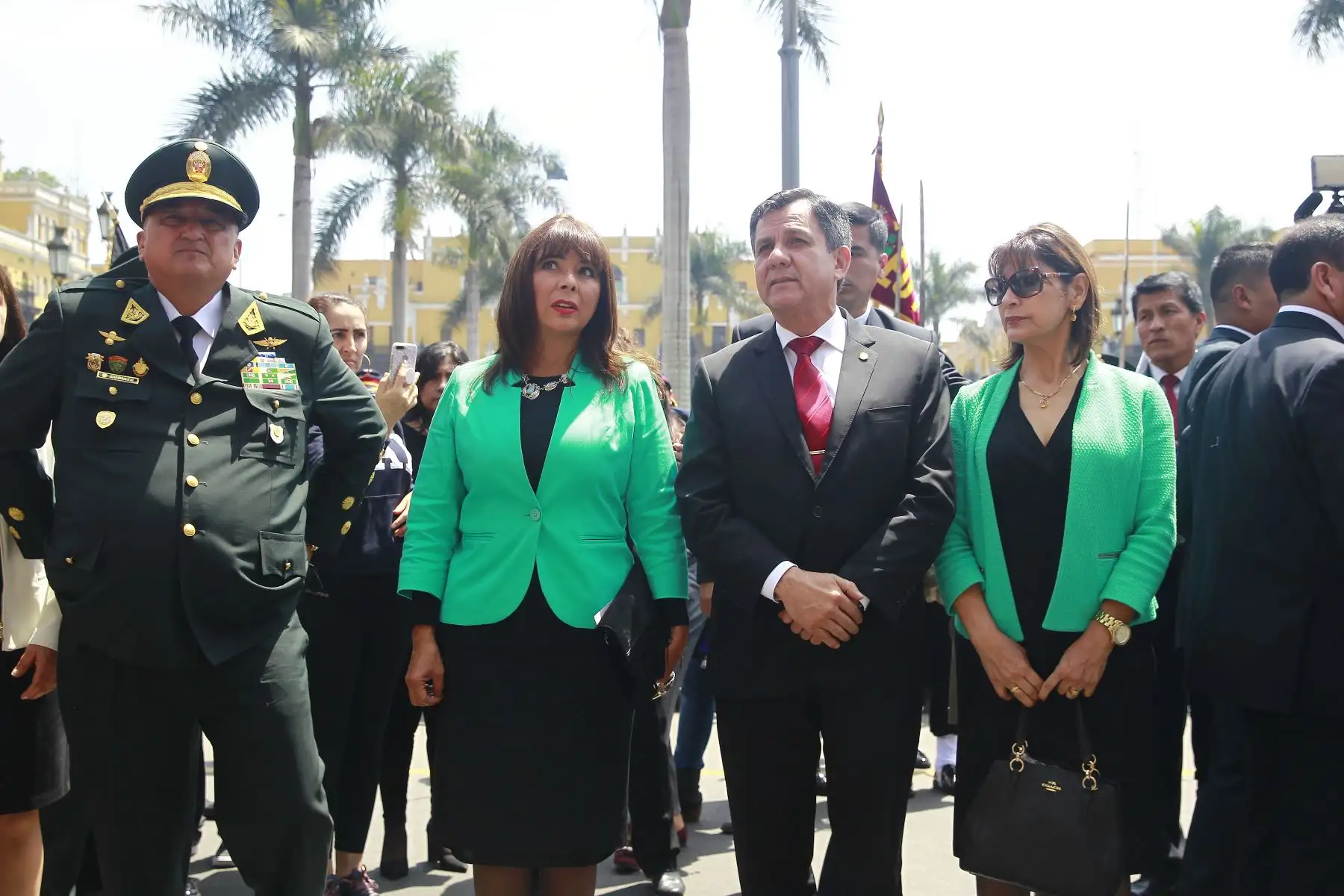 Ministro del Interior, Mauro Medina, y la ministra de Desarrollo e Inclusión, Liliana del Carmen La Rosa Huertas, acompañan a  los fieles en  procesión de santa Rosa de Lima. Foto: ANDINA/Eddy Ramos.