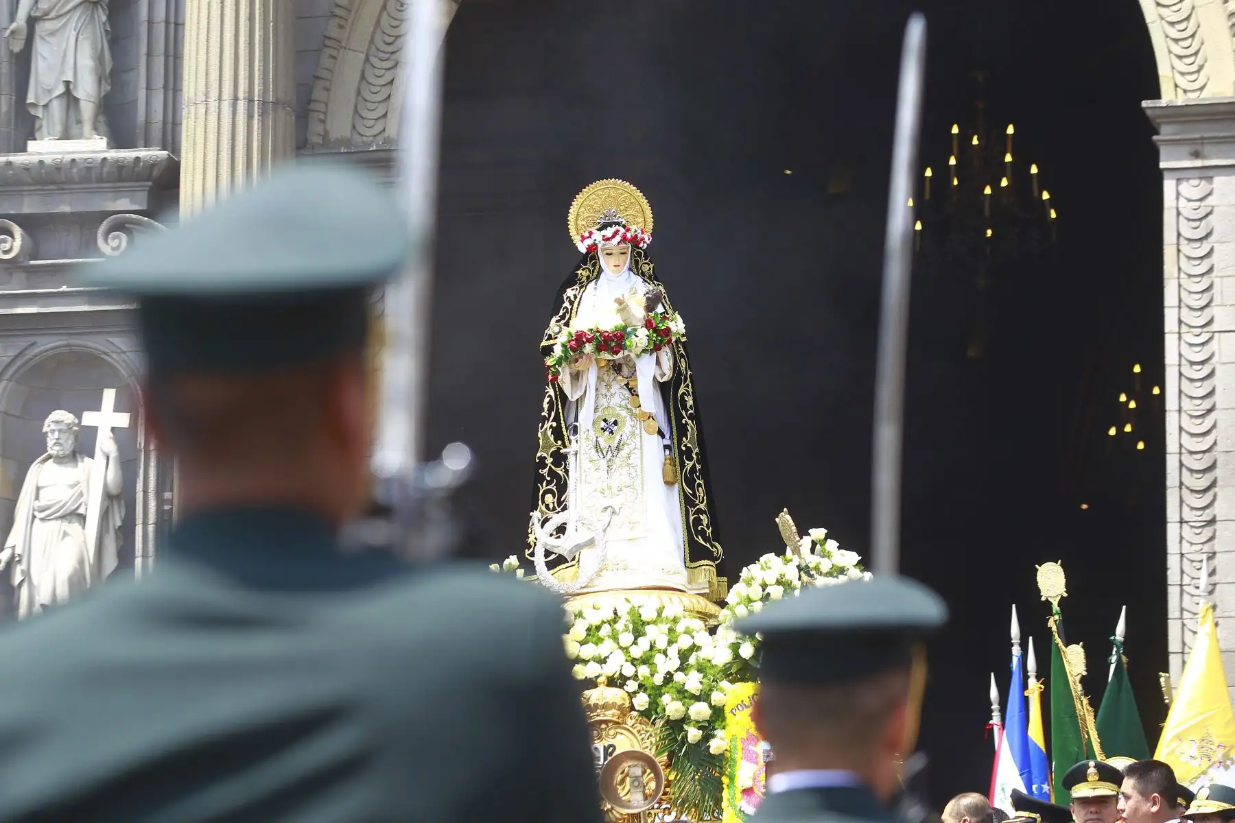 Procesión de santa Rosa de Lima, patrona del Perú, América  y las Filipinas, recorre las principales calles de Lima. Foto: ANDINA/Eddy Ramos.