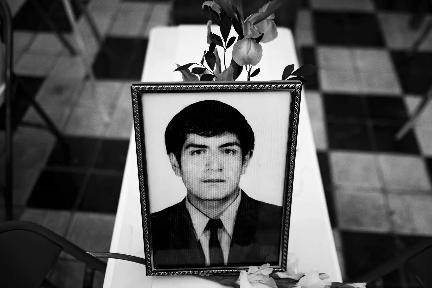Retrato de Faustino colocado por sus familiares sobre el cajón con sus restos. Foto: ANDINA/Facundo Geli