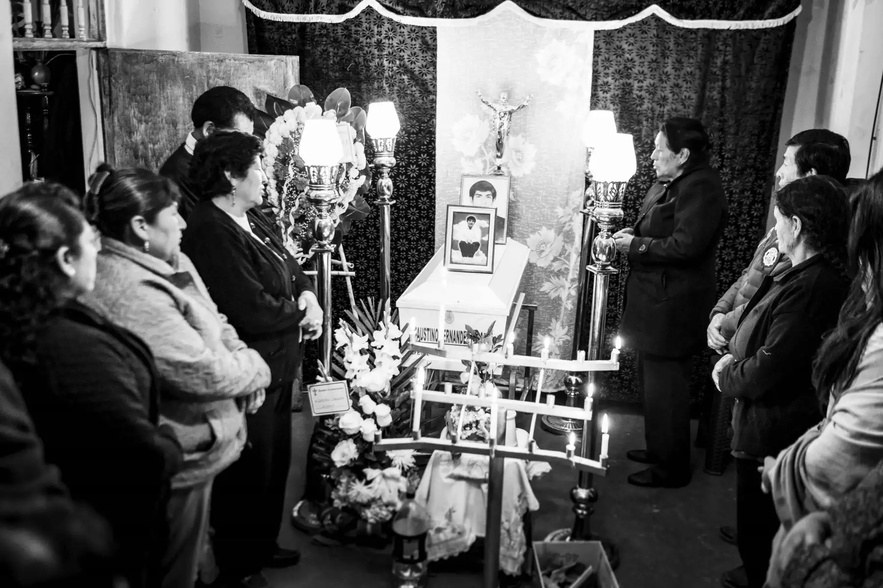 Familia y amigos durante el velatorio de Faustino. Foto: ANDINA/Facundo Geli