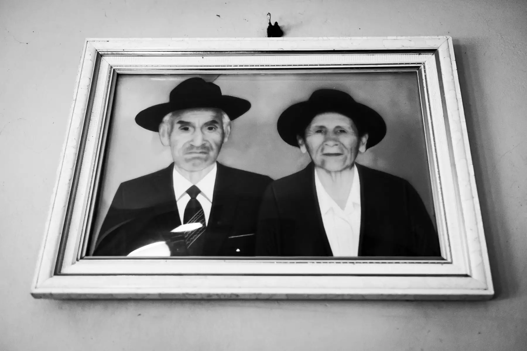 Retrato del abuelo (Víctor) y abuela (Teófila) de Faustino, Teófila quien fue miembro de Anfasep y comenzó la búsqueda. Foto: ANDINA/Facundo Geli
